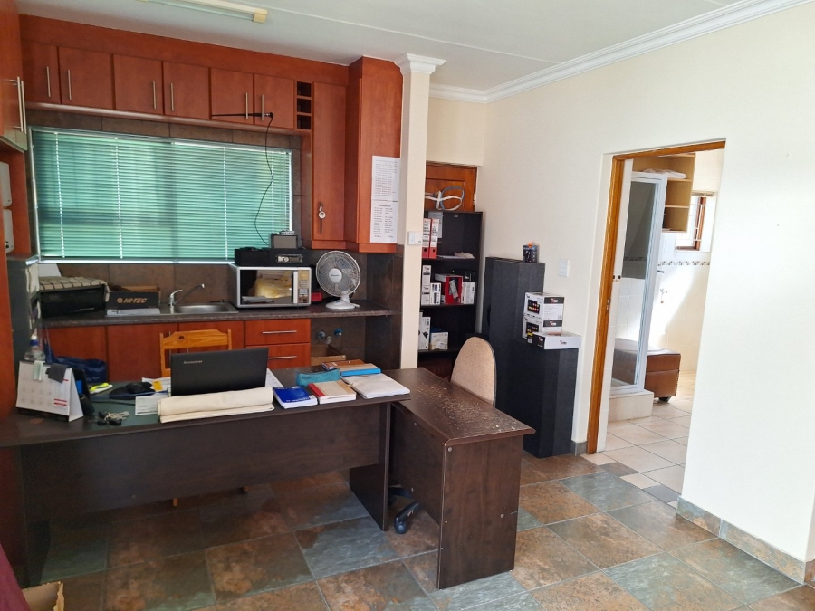 6 Bedroom Property for Sale in Bayview Western Cape
